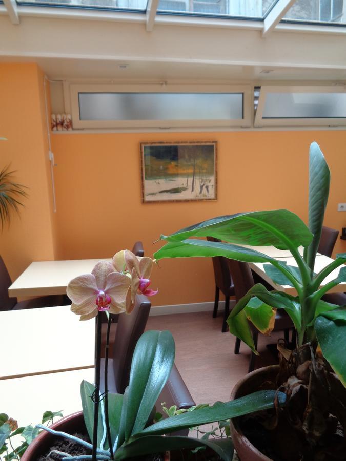 Hotel De Montaulbain Verdun-sur-Meuse Екстериор снимка